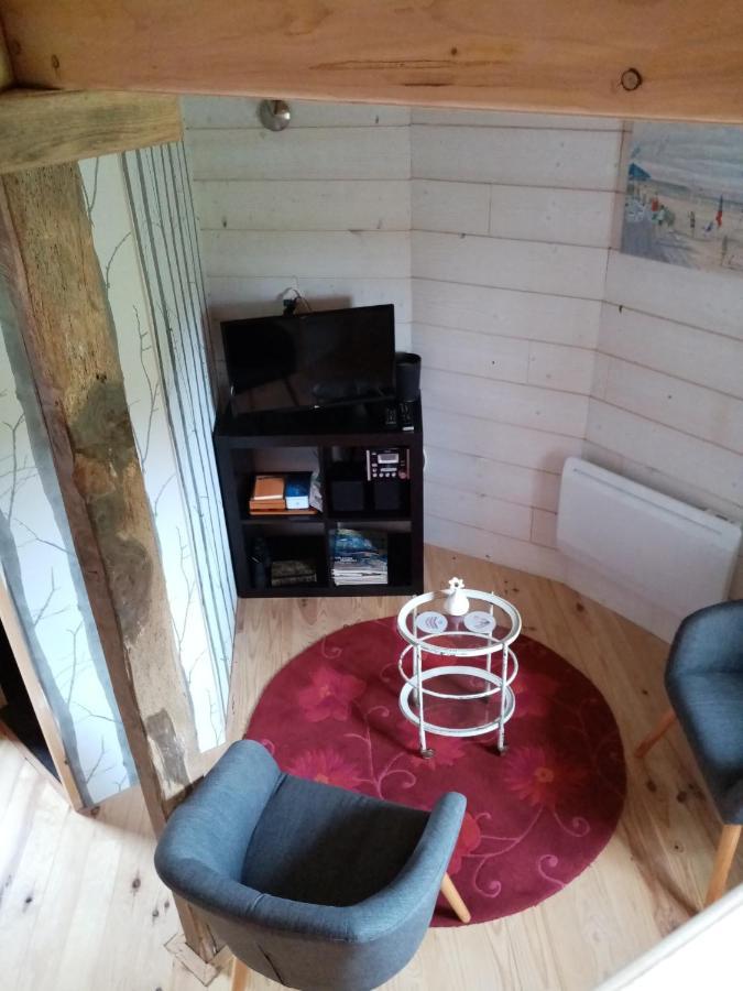 La Tour De Ver Gite Atypique Possibilite Table D'Hotes Sur Reservation Exterior photo